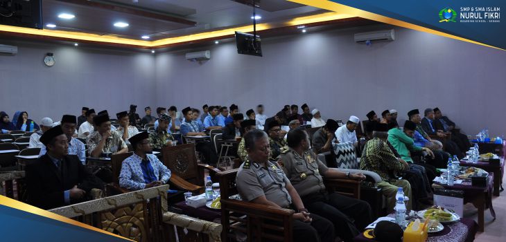 Sarasehan Ulama dan Pawai Meriahkan Hari Santri Nasional di NFBS Serang