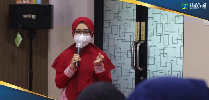 Seminar Kecantikan Kulit Bagi Santri Putri NFBS Serang