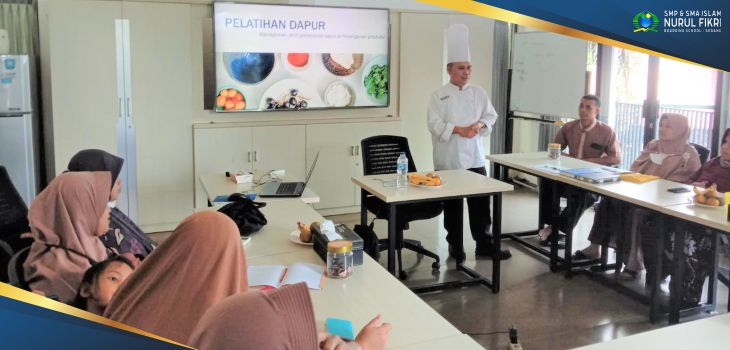 Tingkatkan Pelayanan, Tim Dapur NFBS Serang Mendapat Training dari Chef Berpengalaman Luar Negeri