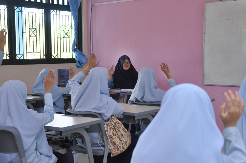 Ilmu di Ujung Jari, Adab Tetap di Hati